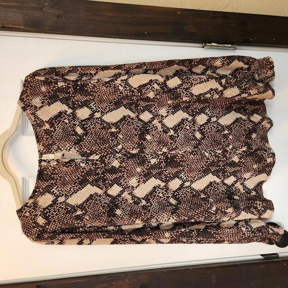 Peace & Pearls Women's Snakeskin Print Blouse - Size Medium - Picture 5 of 9